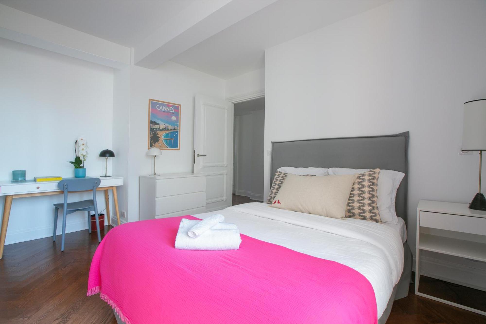 Magnificient 2 Bedrooms With Terrace Next To Champs-elysees - Pc62b Appartement