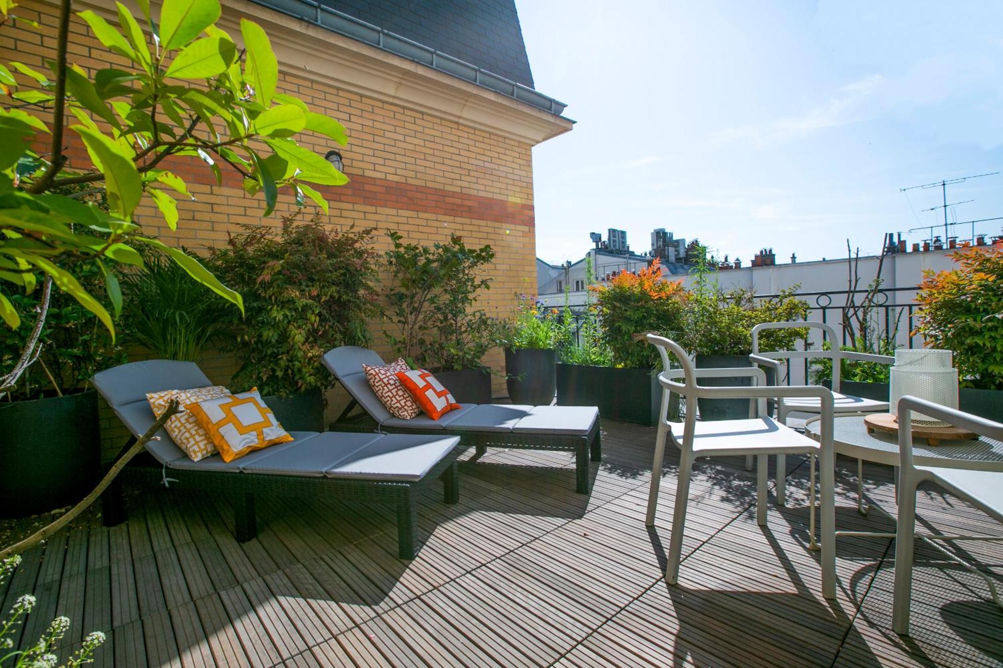 Magnificient 2 Bedrooms With Terrace Next To Champs-elysees - Pc62b Appartement Paris