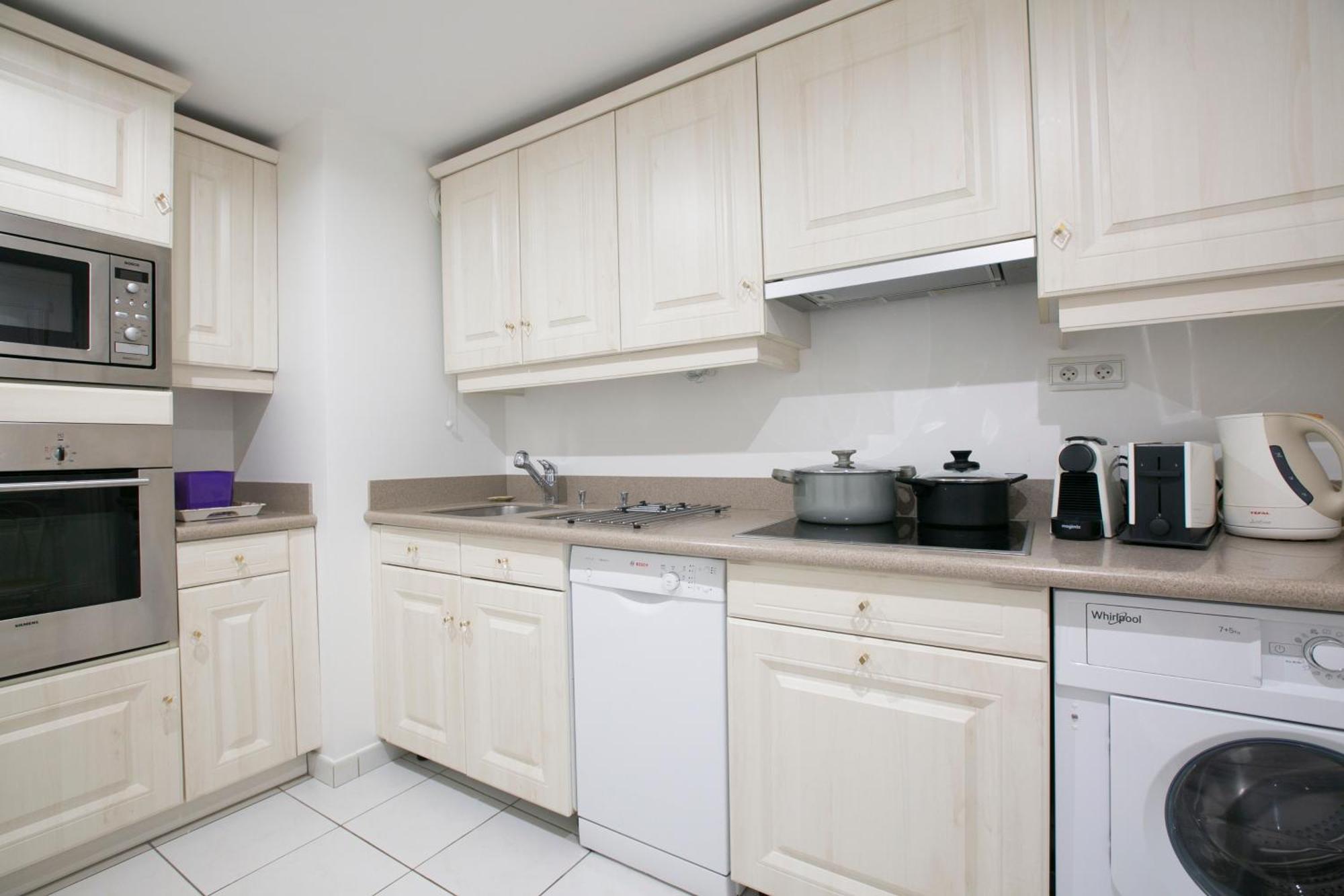 Appartement Magnificient 2 Bedrooms With Terrace Next To Champs-elysees - Pc62b