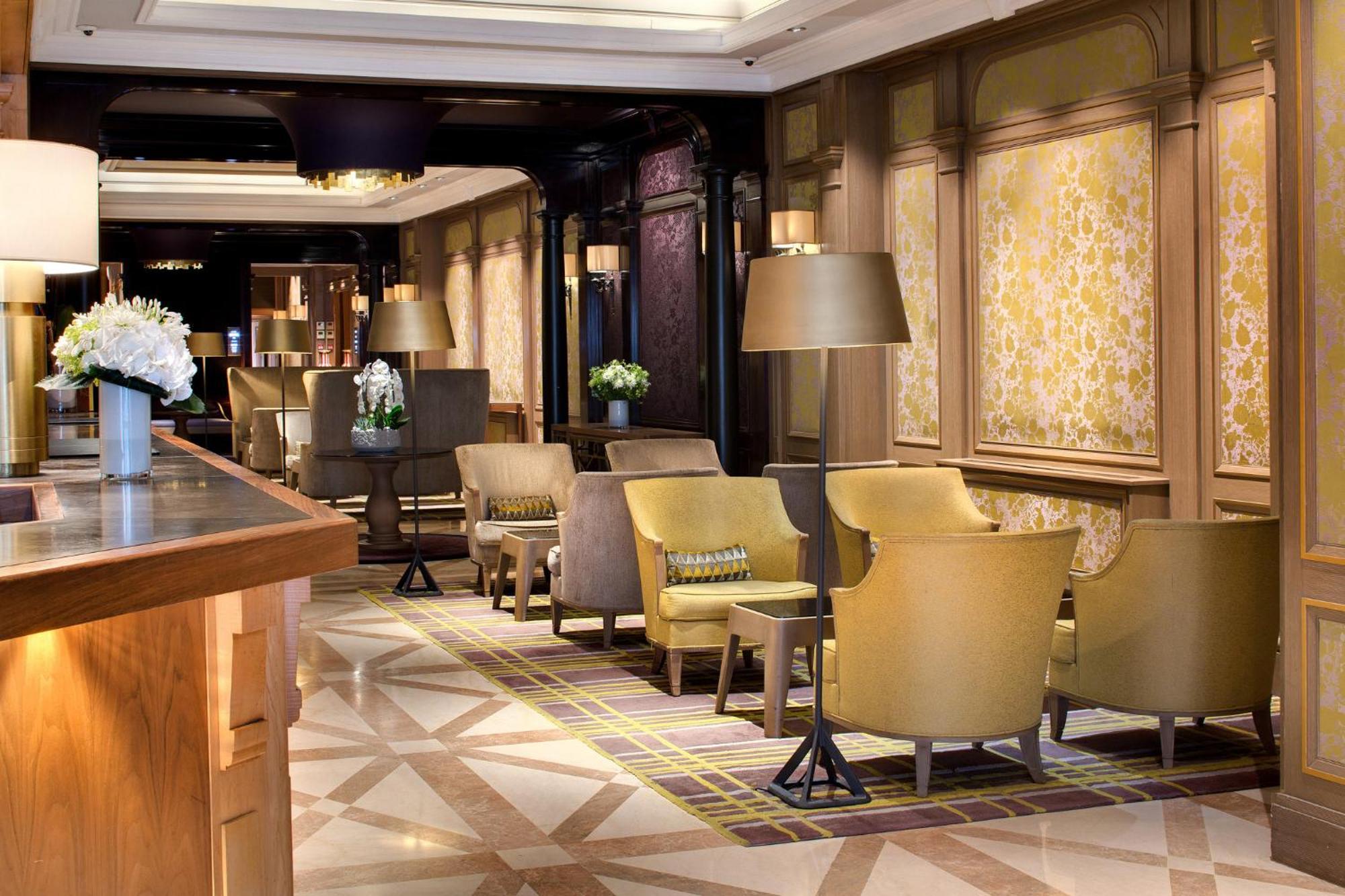 Hotel Rochester Champs Elysees Paris