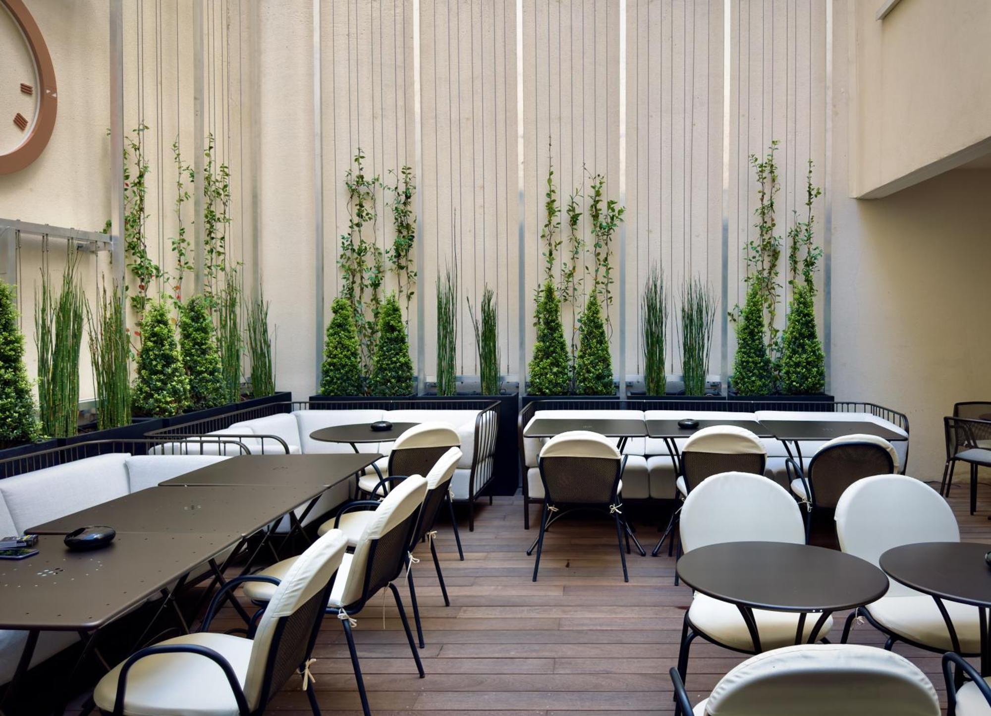 Hotel Perpetual Elysee Montaigne 4*