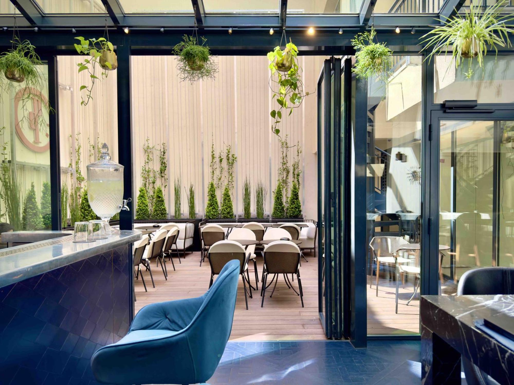Perpetual Elysee Montaigne Hotel