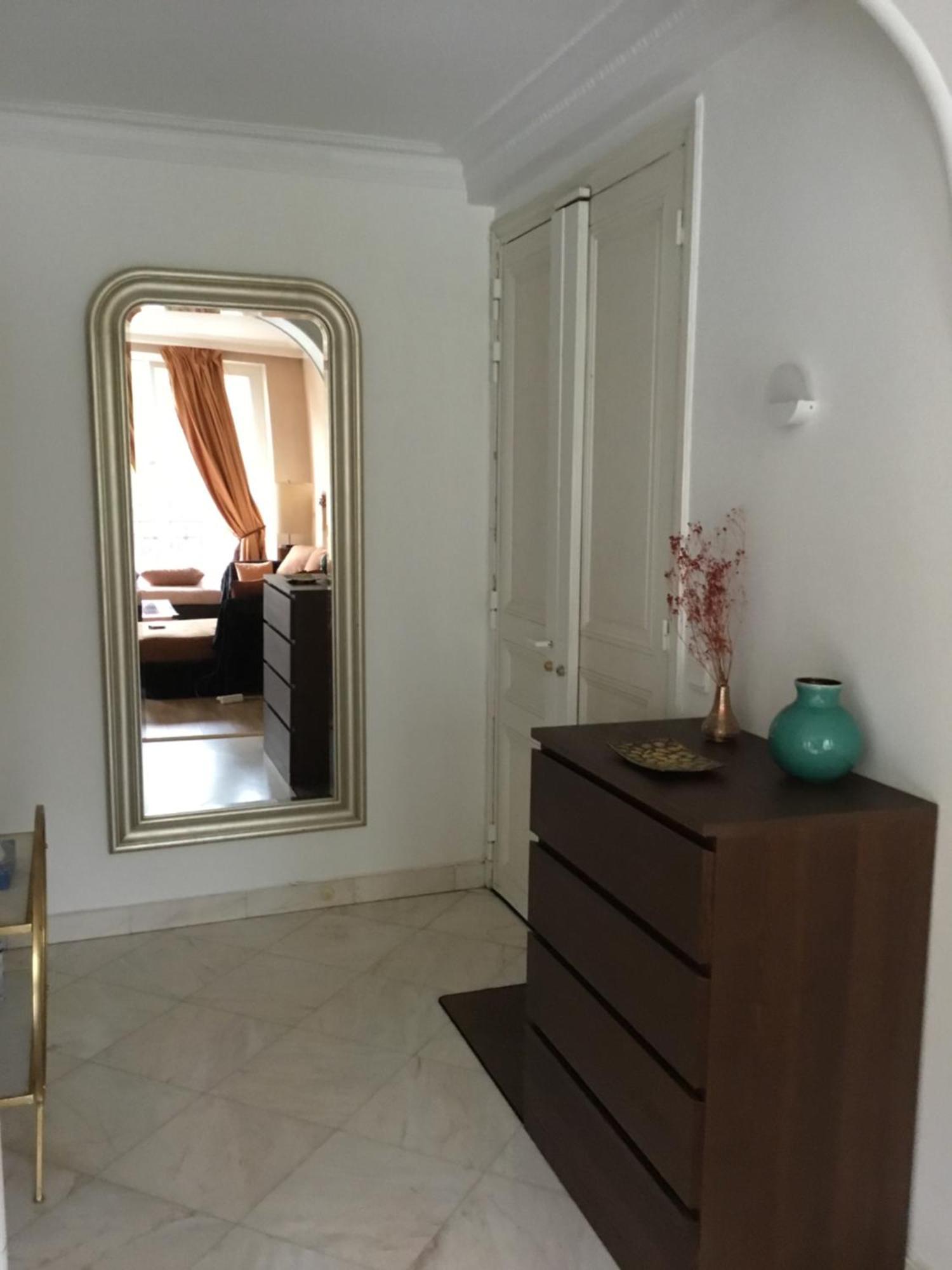 Beautiful Eiffel Tower Appartement