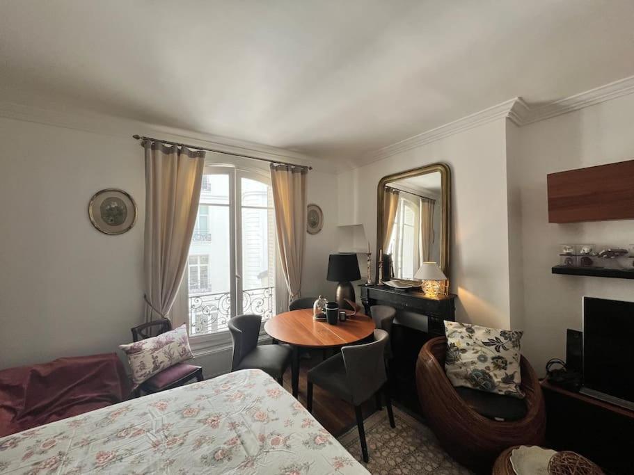 Beautiful & Central Near Champs-elysees Apartment *