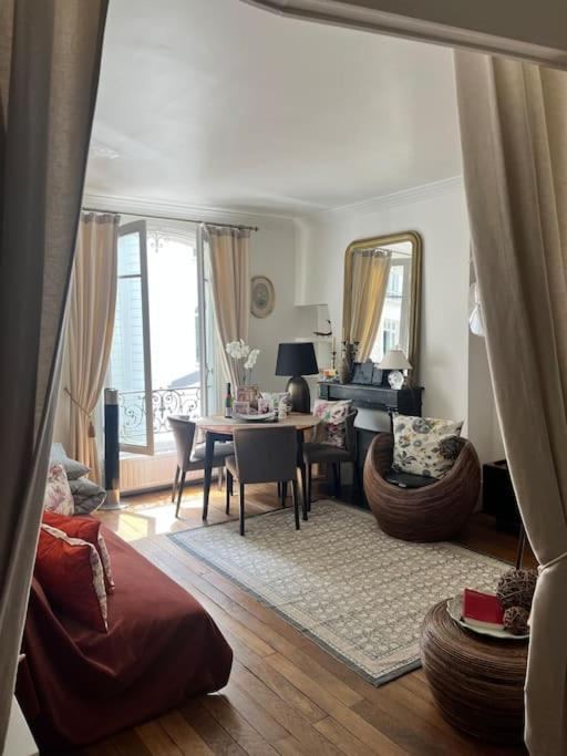 Apartment Beautiful & Central Near Champs-elysees Paris