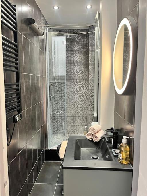 Apartment Beautiful & Central Near Champs-elysees Paris