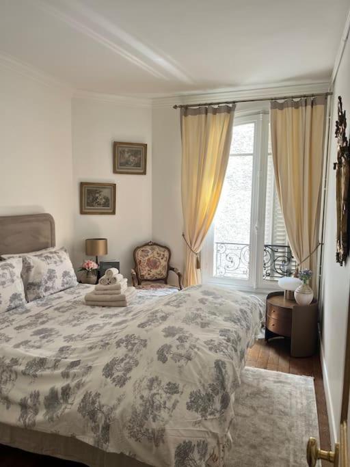 Beautiful & Central Near Champs-elysees Apartment