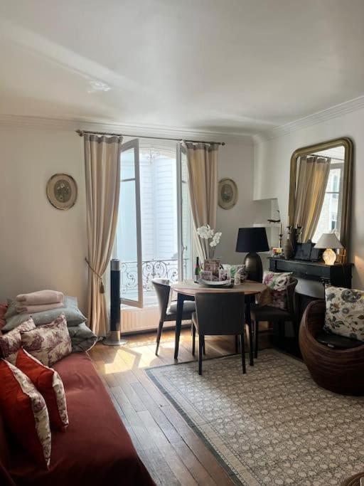 Apartment Beautiful & Central Near Champs-elysees Paris