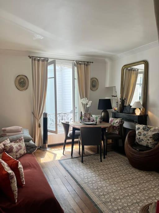 Apartment Beautiful & Central Near Champs-elysees