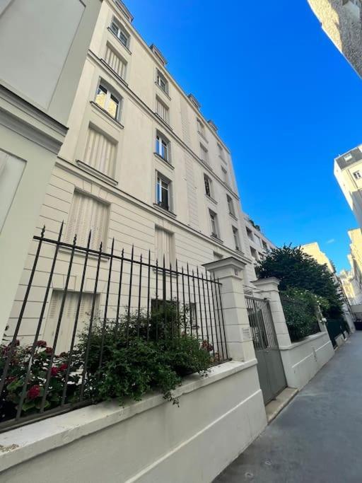 Apartment Beautiful & Central Near Champs-elysees Paris
