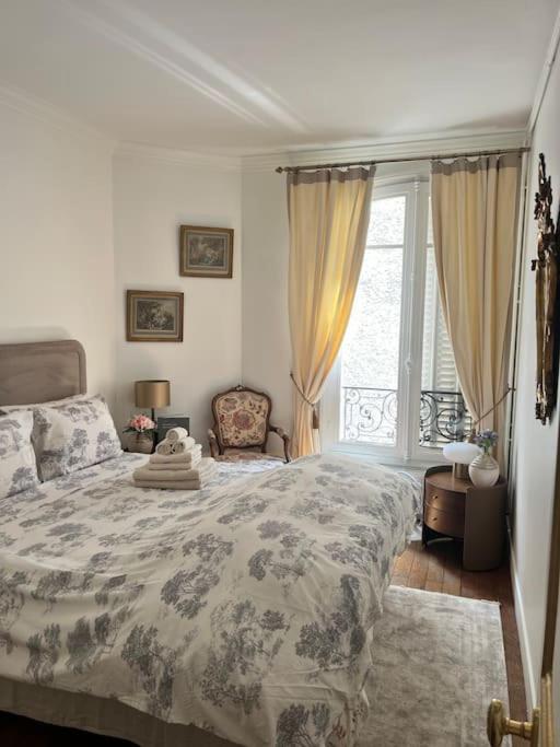 Beautiful & Central Near Champs-elysees Apartment