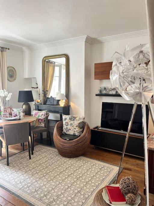 Beautiful & Central Near Champs-elysees Apartment *