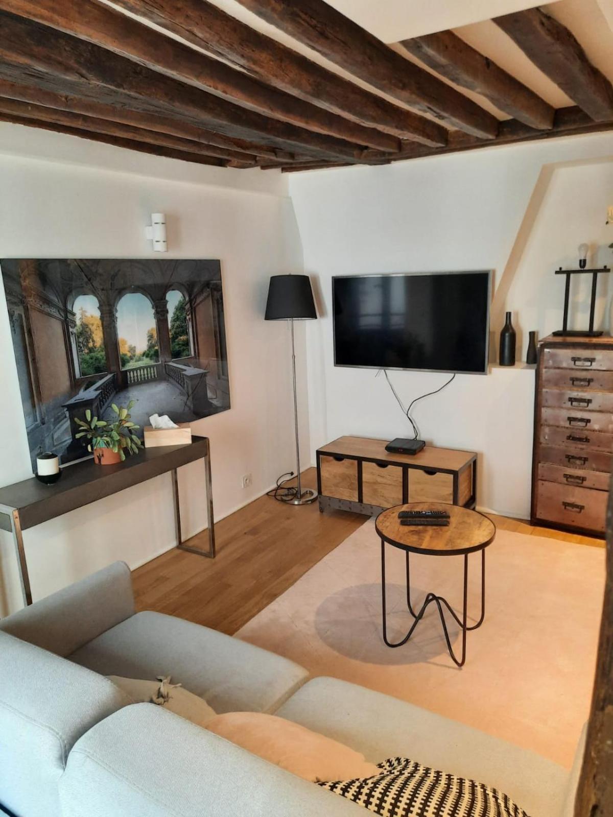 Apartment Charme De L'ancien, Refait A Neuf Paris