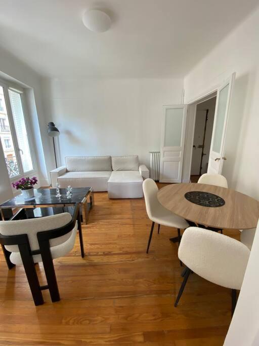85m2 Center Republique 2 Br-4p Apartment
