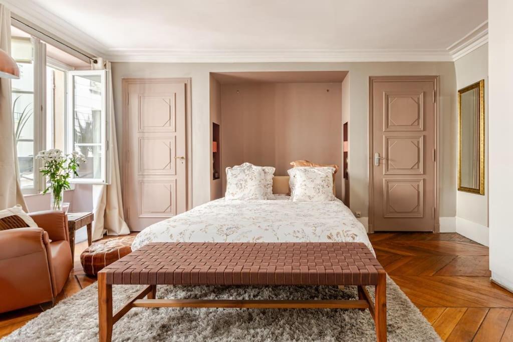 Miro Mirage Apartment