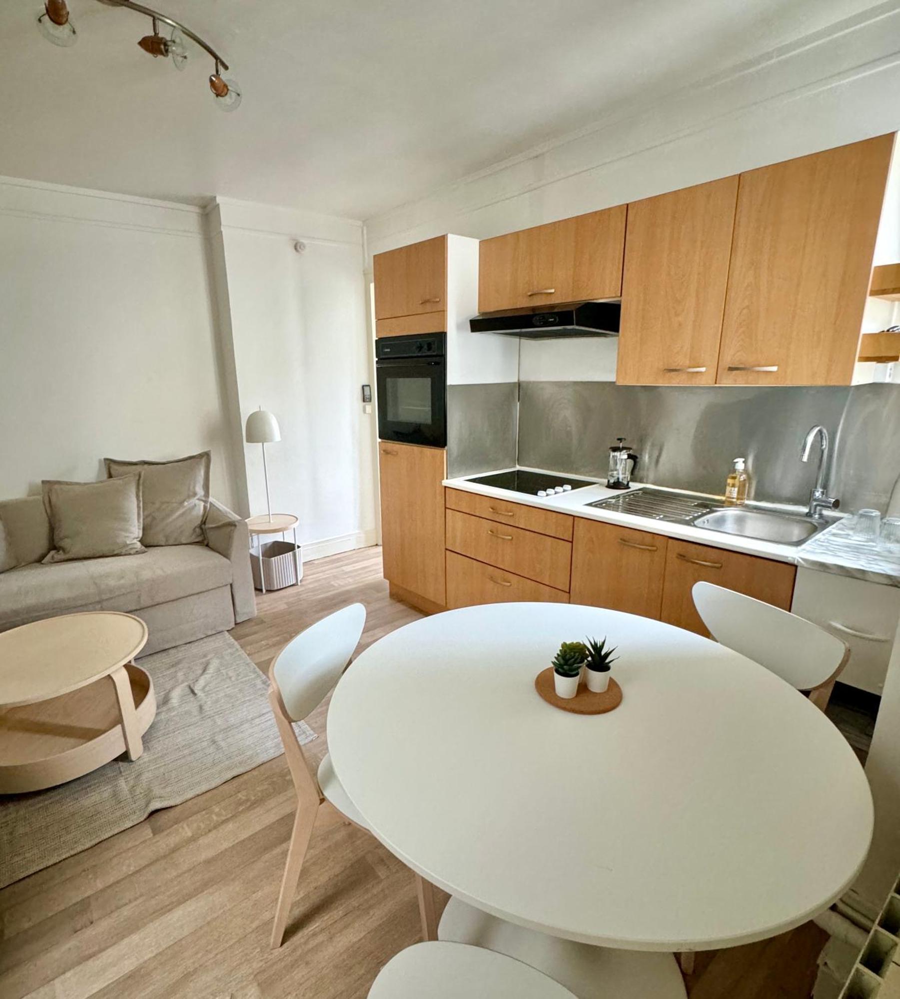 Apartment Centre *