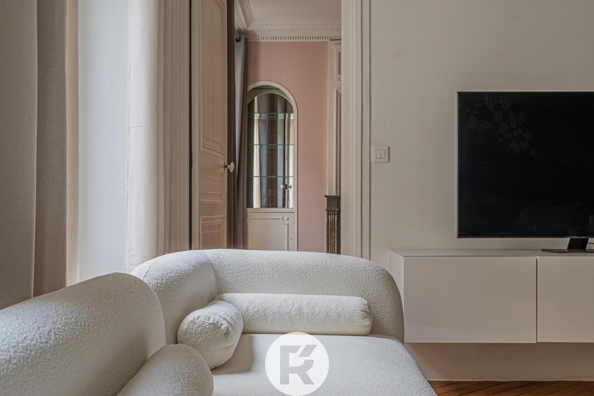 R'apparts T3 9eme L'incontournable Apartment Paris