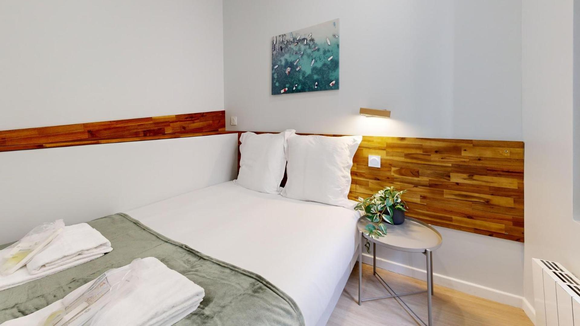 Bluestay 196 - Au Marais Apartment