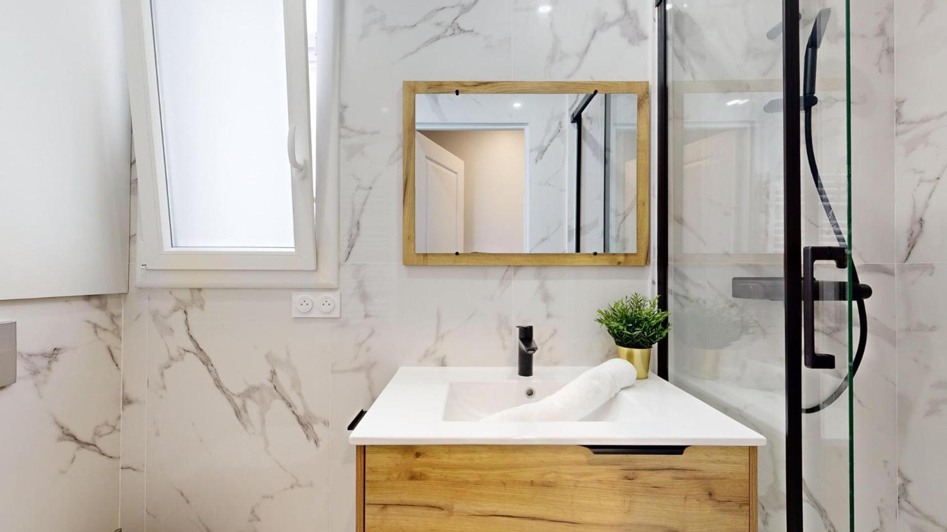 Bluestay 196 - Au Marais Apartment *
