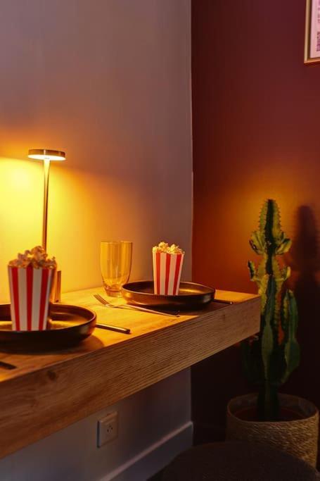 Sacre Coeur, Netflix & Chill * Paris
