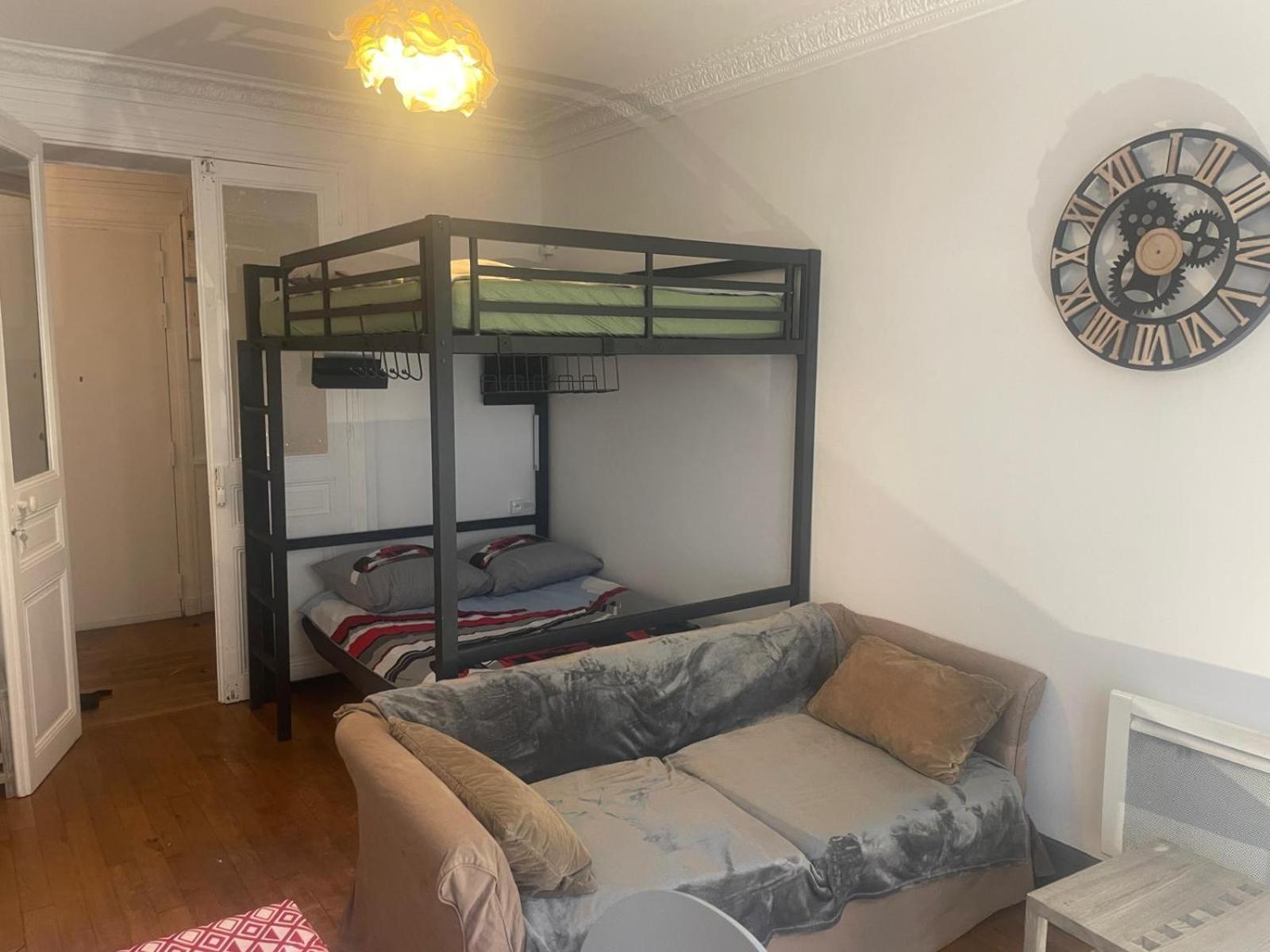 Auberge de jeunesse Privees Dans Un De 2 Pieces A 13e *