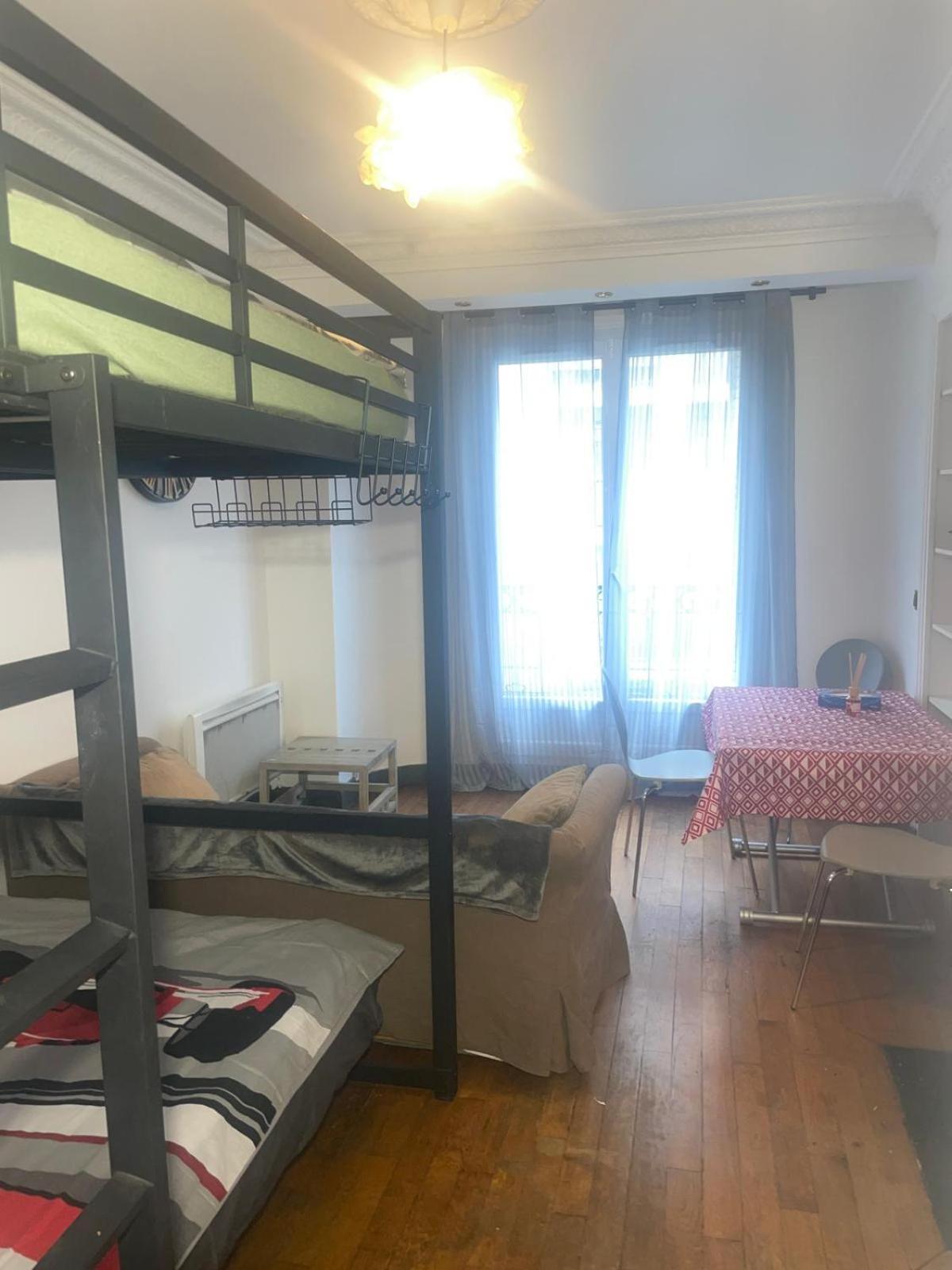 Auberge de jeunesse Privees Dans Un De 2 Pieces A 13e