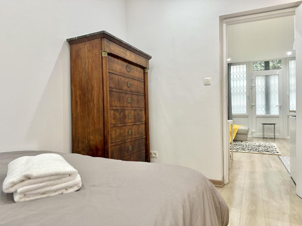 Apartment Modern Comfort In 15th District In Lakanal *