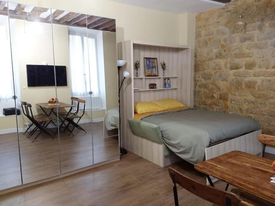 Impeccable & Typical In The Marais Appartement Paris