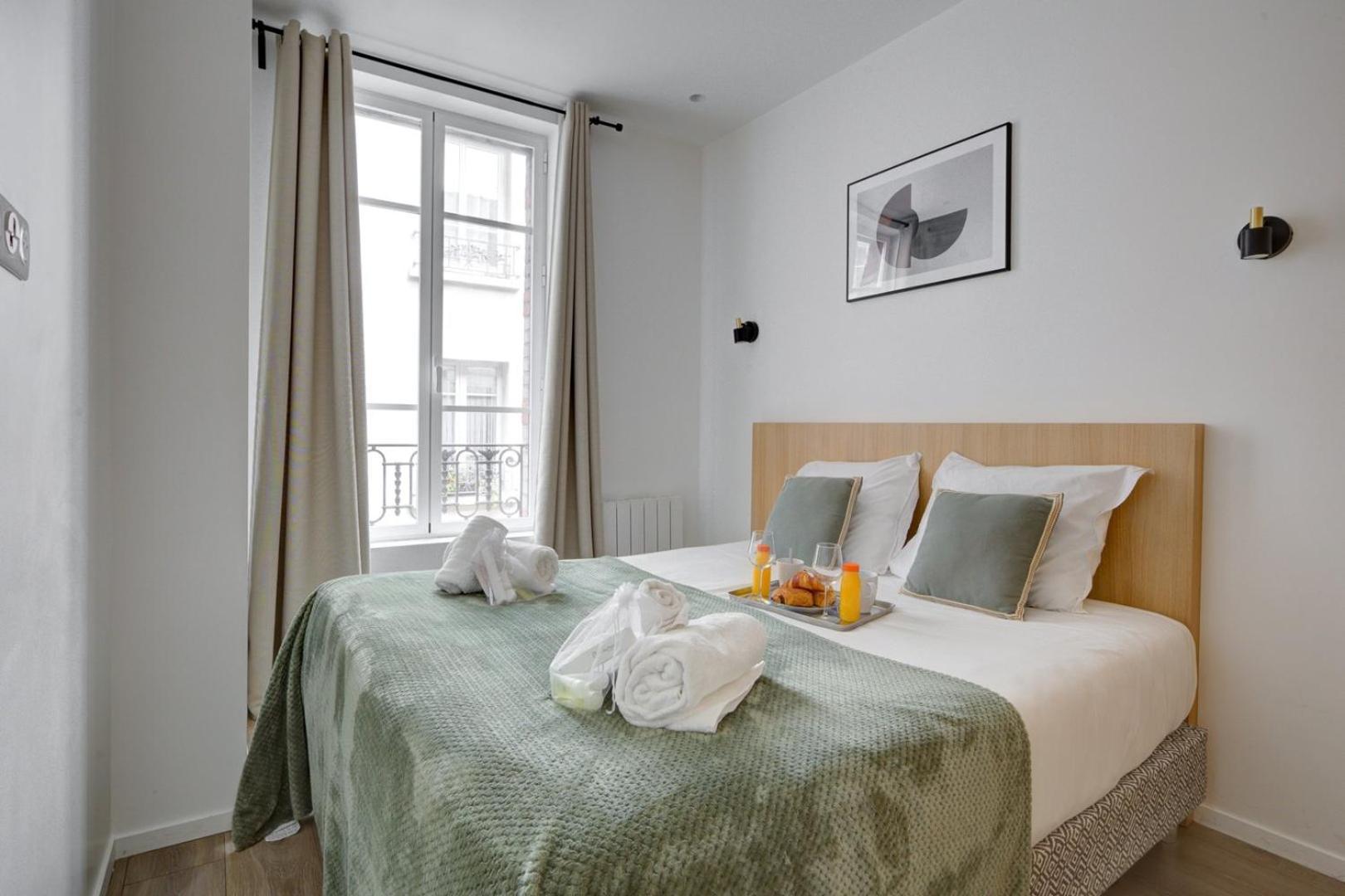 154 Phil - Superbe A Paris. Paris