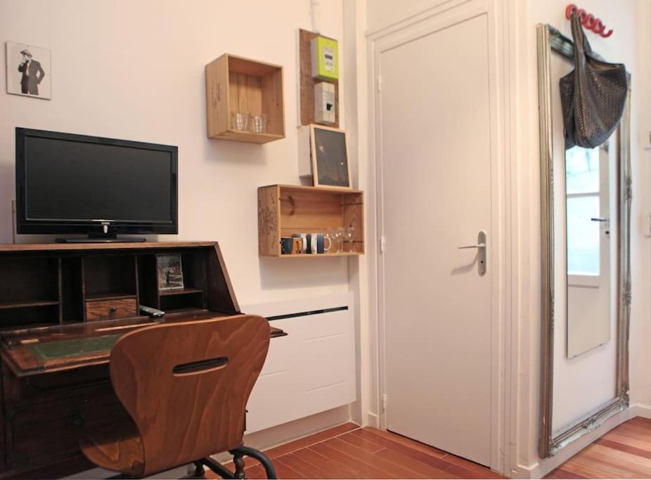 Chic Neighborhood Charming Courtyard 7th Paris
