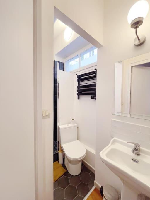 Chic Neighborhood Charming Courtyard 7th Appartement Paris