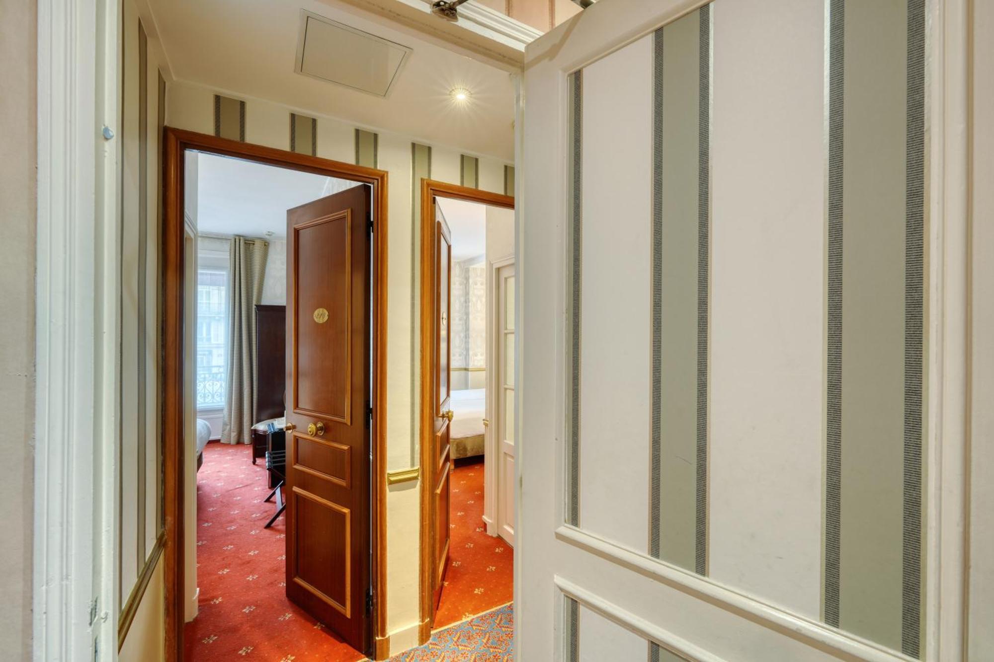 Belfast Hotel 4*
