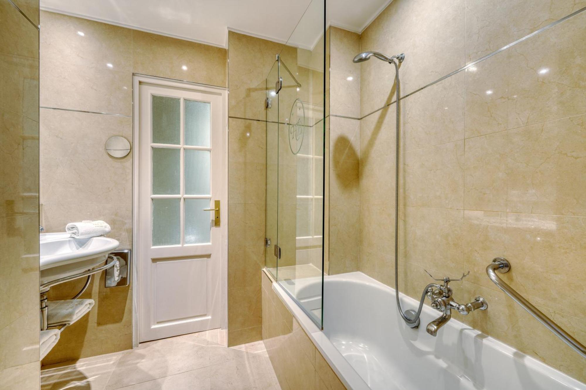 Belfast 4*