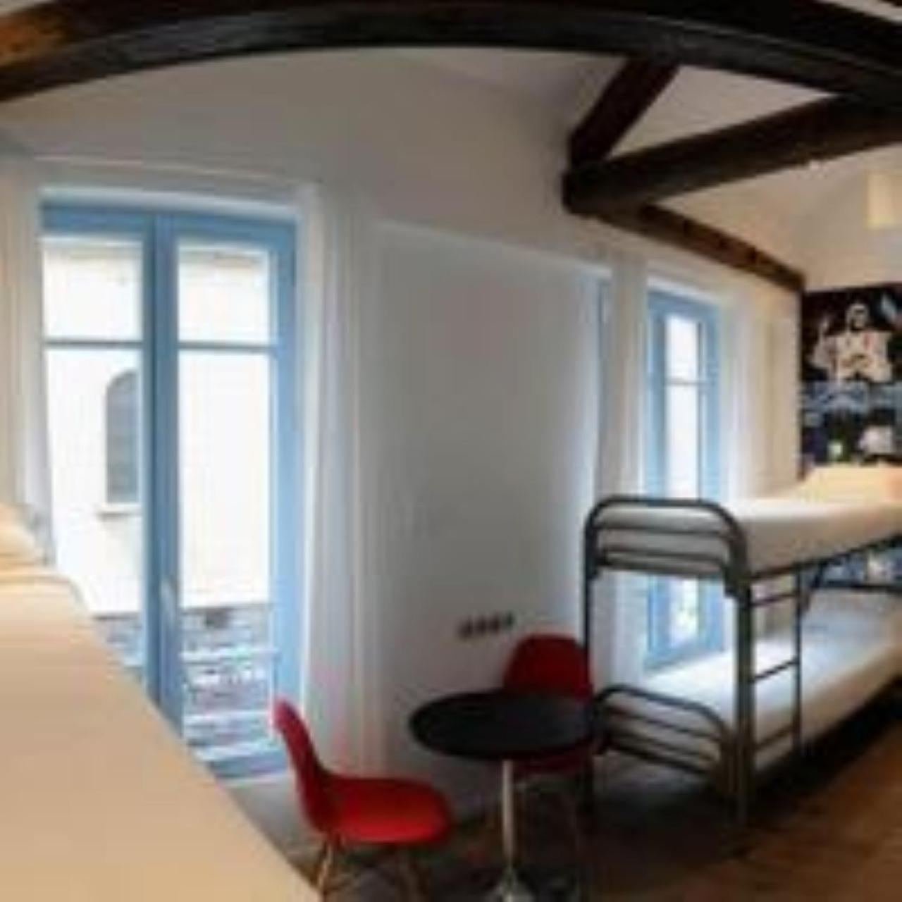 Hostel The 3 Ducks Eiffel Tower By Hiphophostels *
