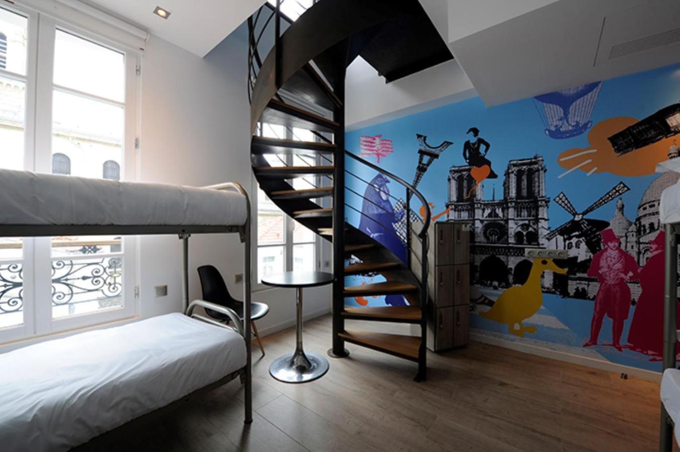 The 3 Ducks Eiffel Tower By Hiphophostels Hostel *