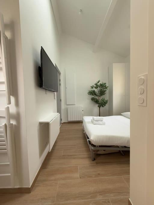 Dans Le 16e Apartment
