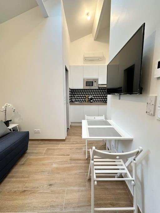 Dans Le 16e Apartment Paris