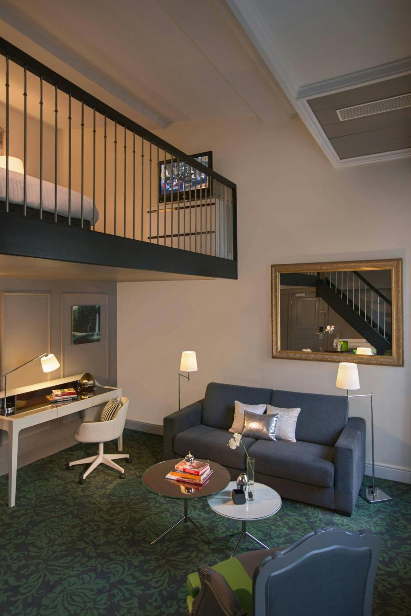 Renaissance Nobel Tour Eiffel Hotel 4*