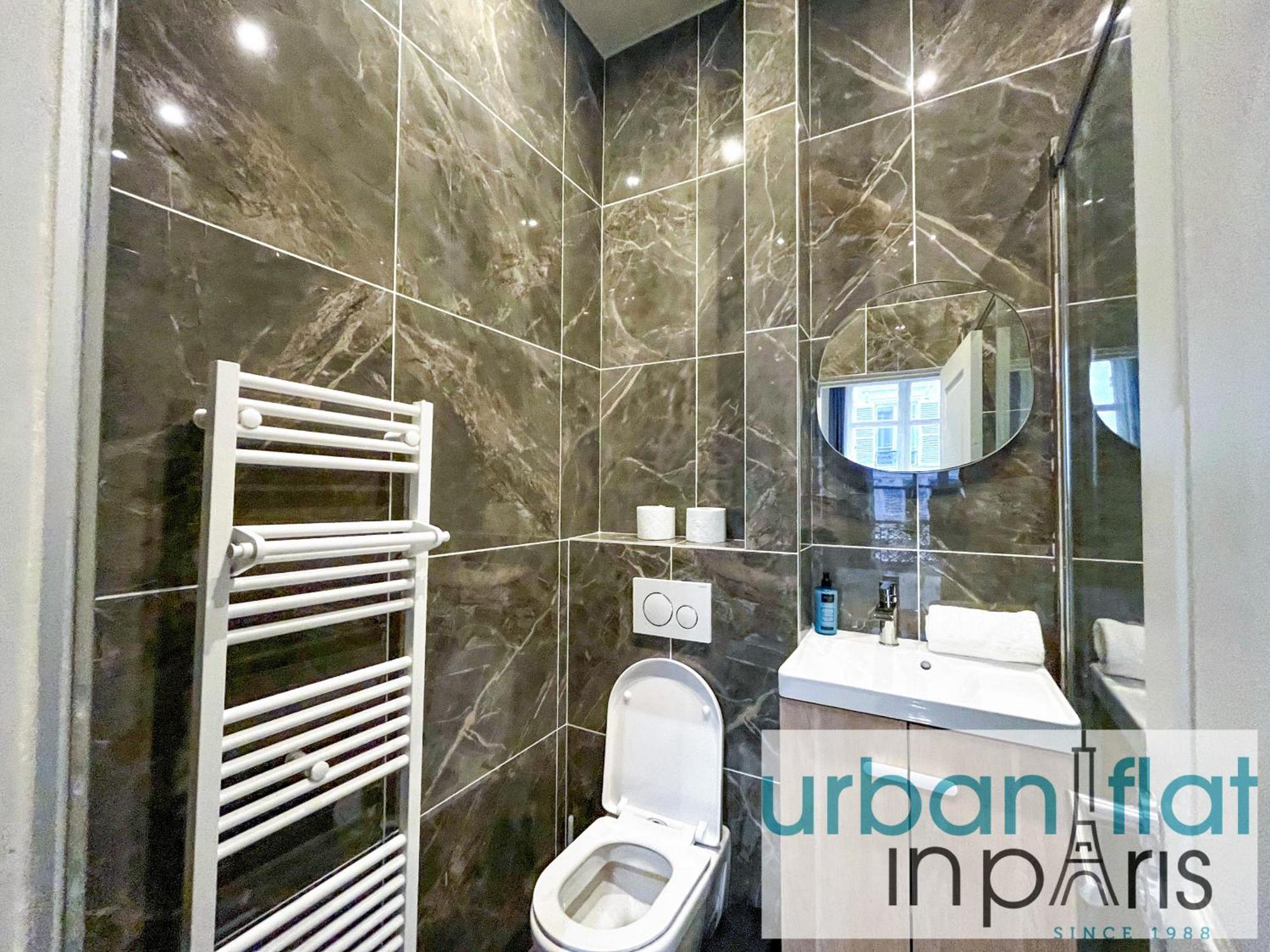 Urban Flat 63 - Beautiful 3 Bedroom Flat Champs-elysees Apartment *