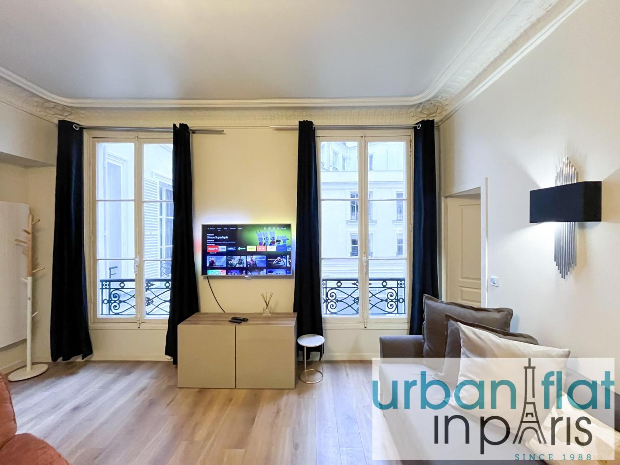 Apartment Urban Flat 63 - Beautiful 3 Bedroom Flat Champs-elysees Paris
