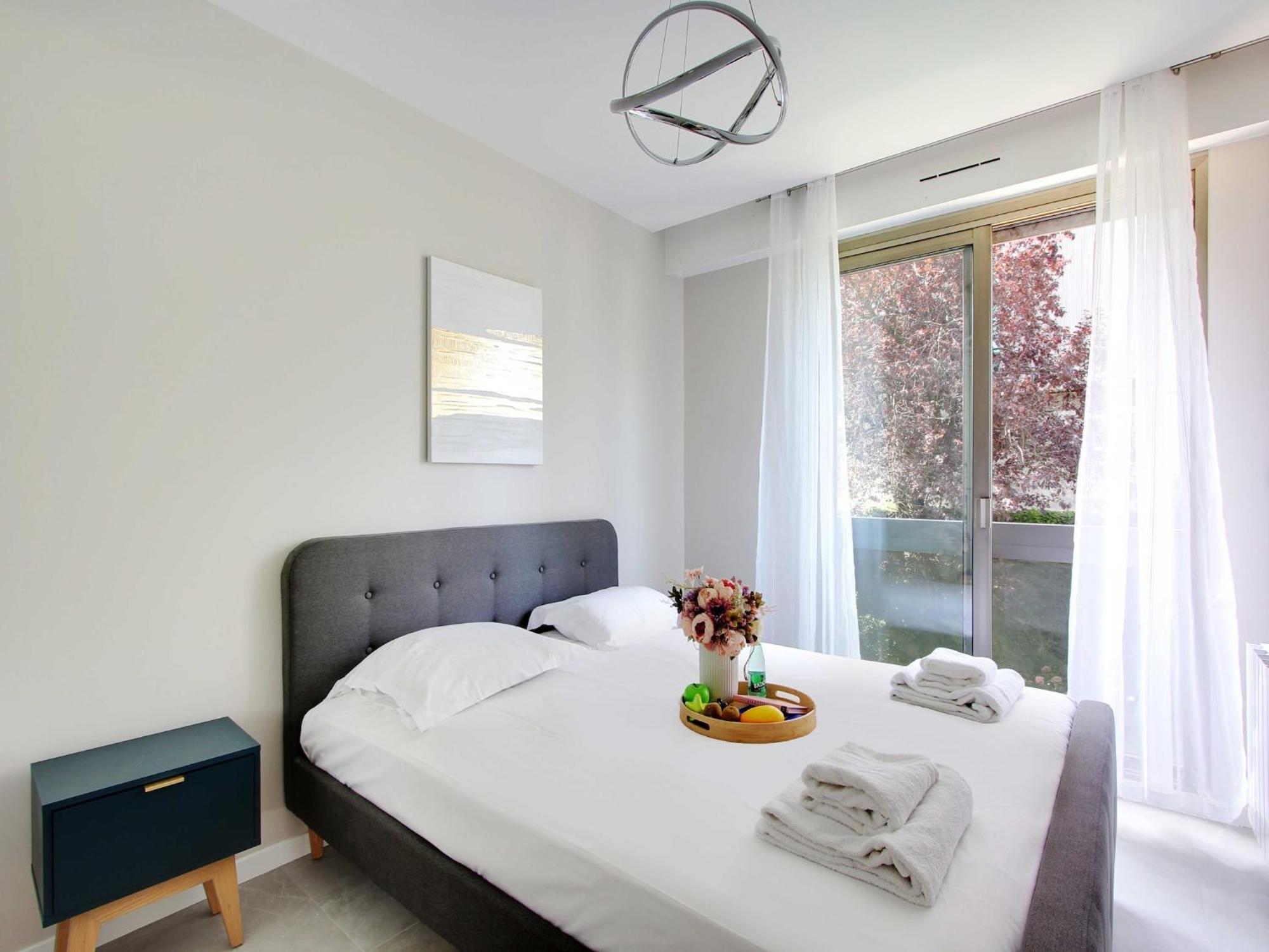 Super 3bdr W Terrace - Pereire - Mobility Lease Apartment