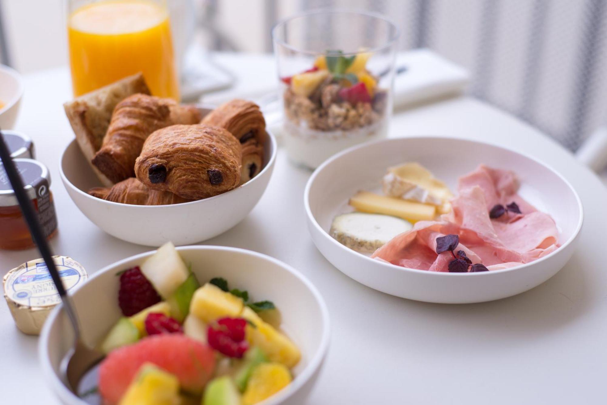 Perpetual Elysee Montaigne Hotel 4*