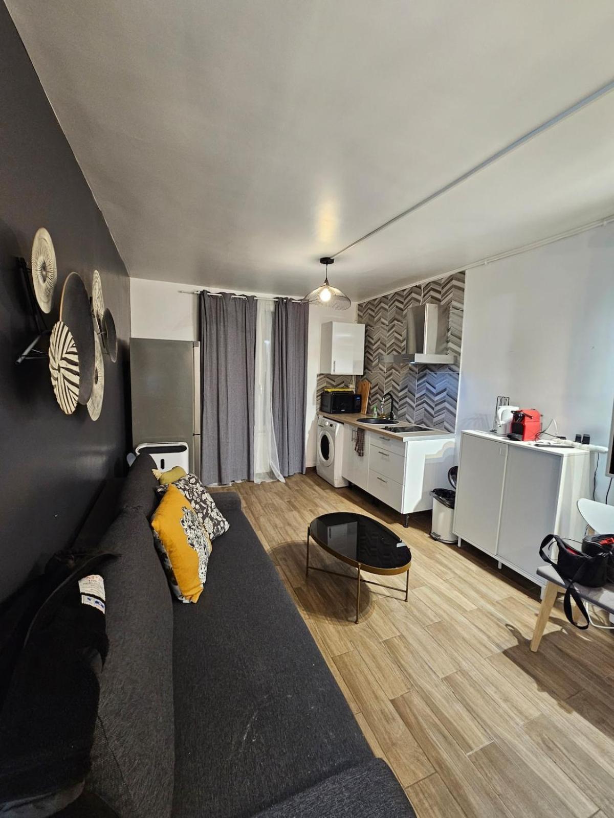 At Stlazarre Opera Haussman Apartment Paris