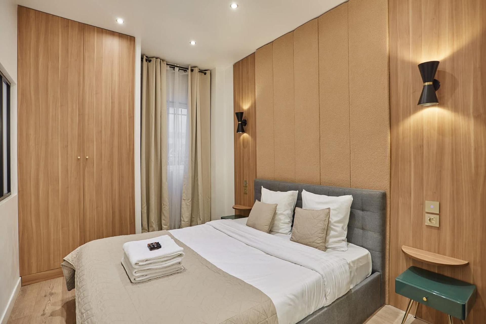 Sublime In The Heart Of 8 People Fbmar4 * Paris
