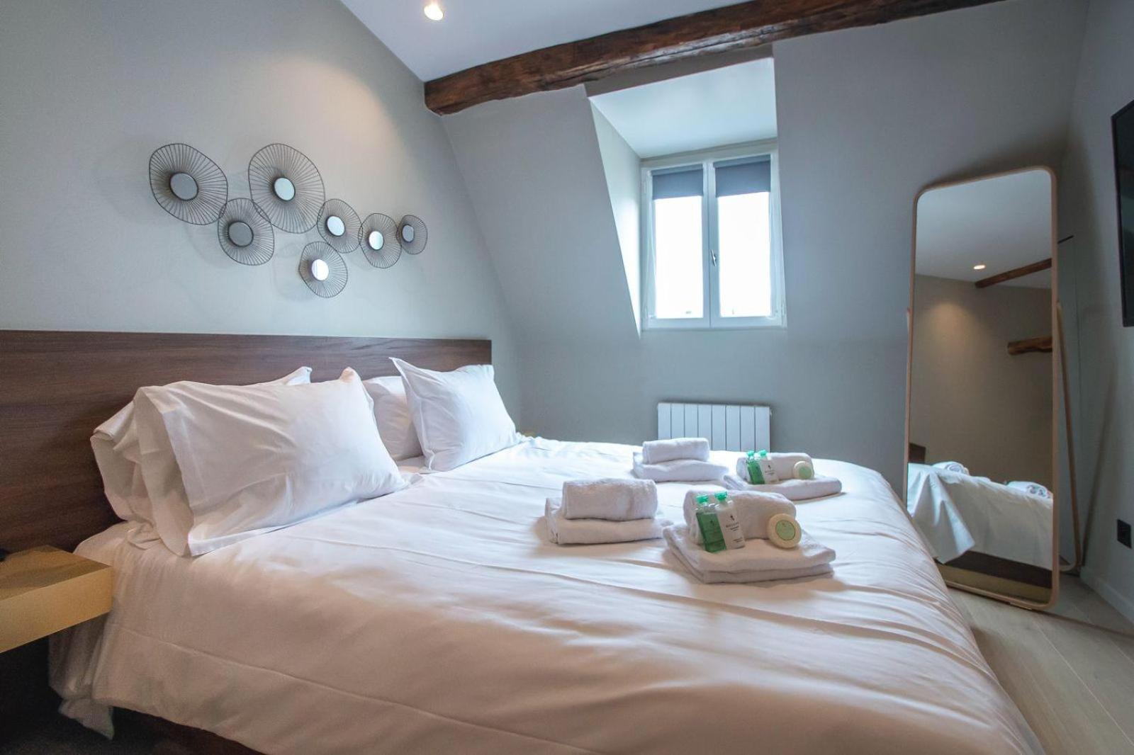 Perpetual Elysee Montaigne Hotel