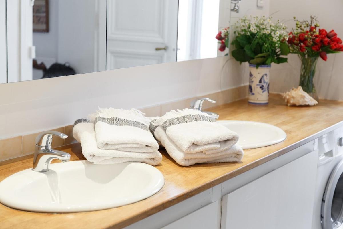 Mon - Vrai Parisien - Centre- Cosy Modern & Comfort - Free Travel Guide - Speciale Famille - Special Offer Apartment Paris