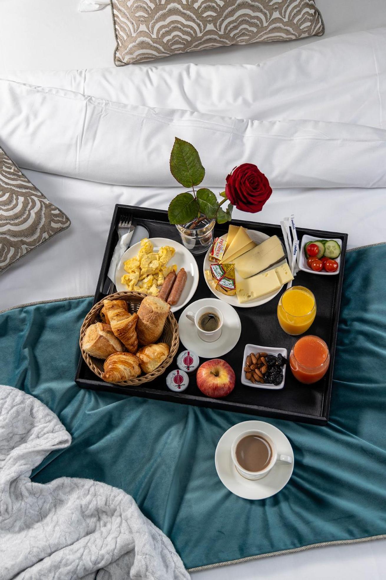 Hotel Grand Leveque 3*