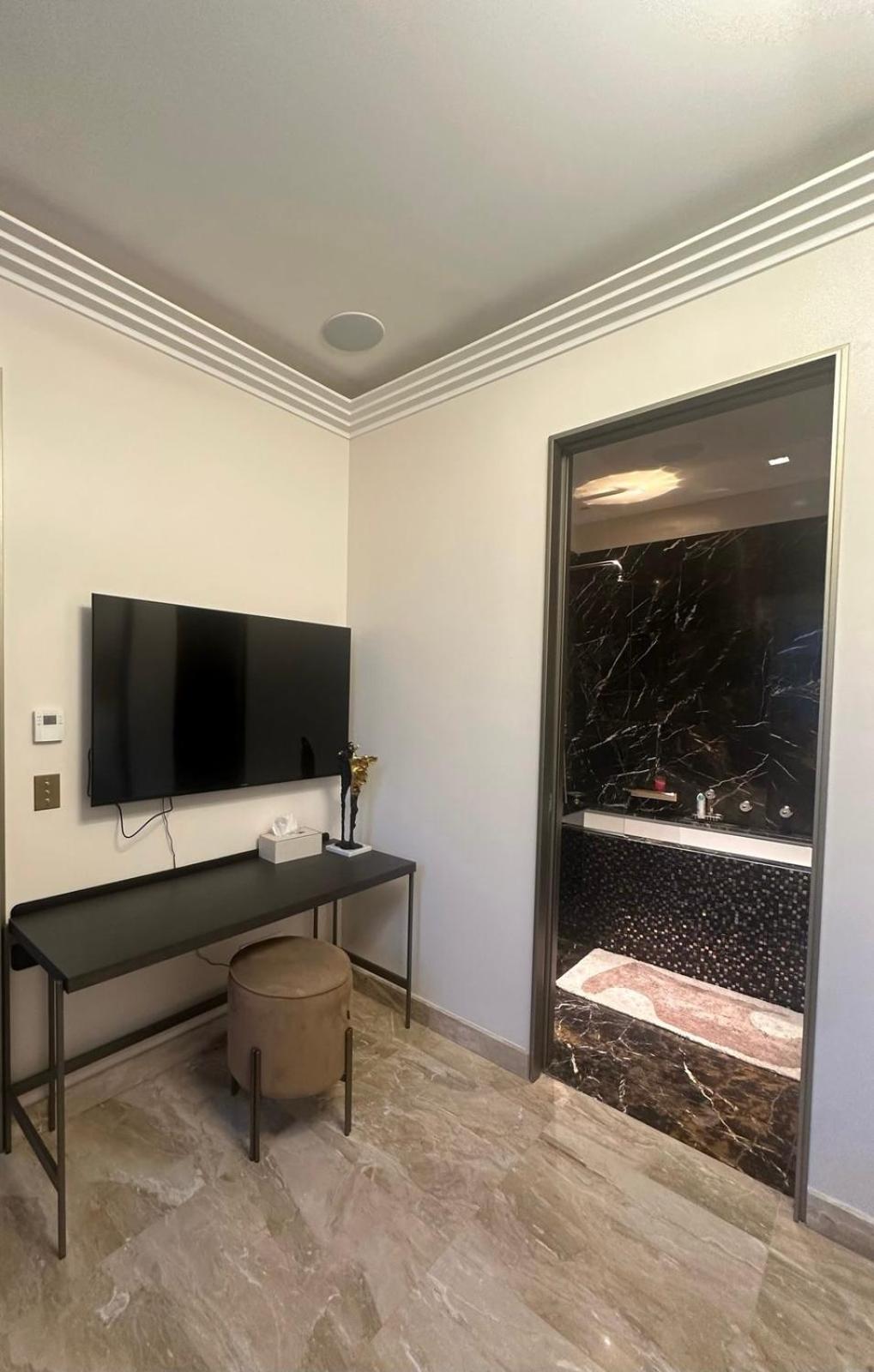 Apartment Luxe On The Champs-elysees
