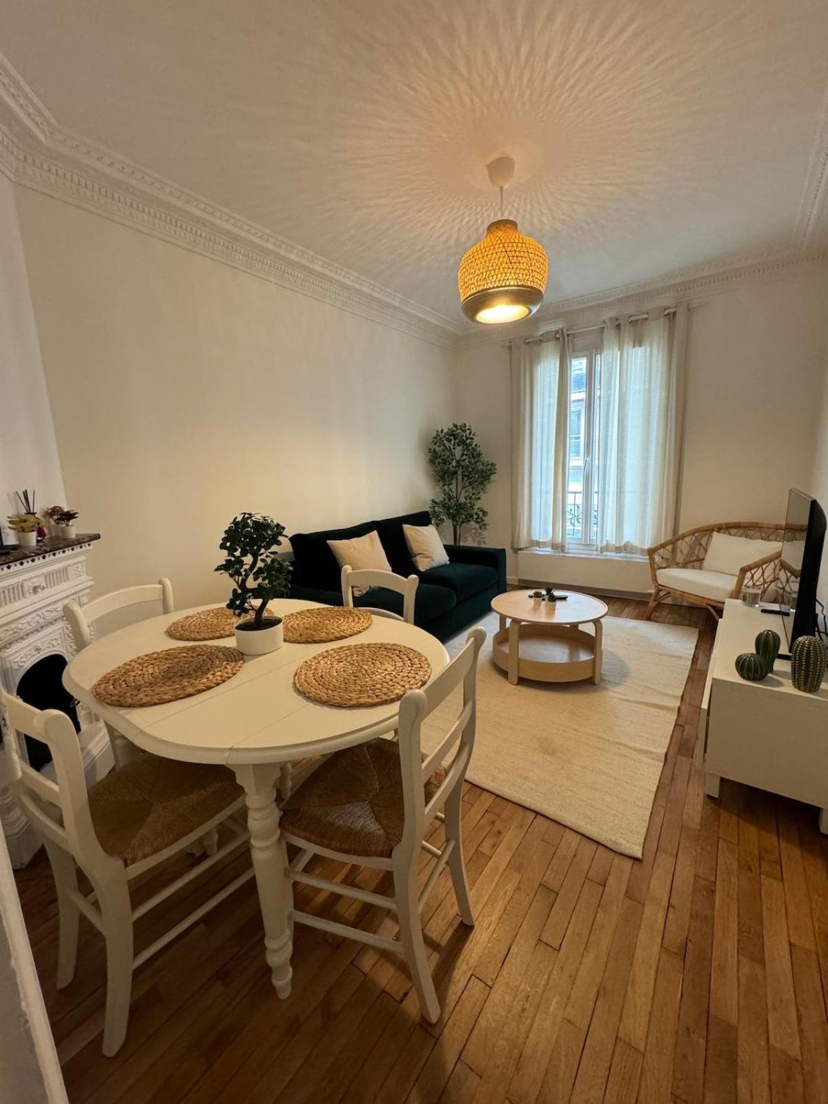 Magnifique 2 Pieces Renove A Neuf, 15, Idealement Situe Apartment