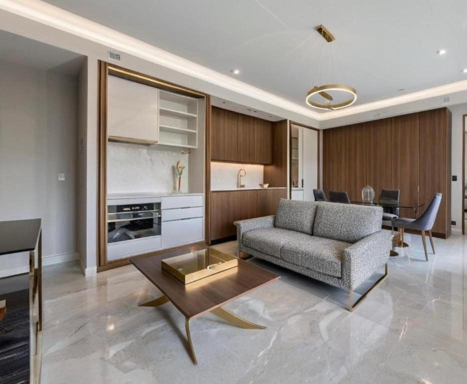 Luxe On The Champs-elysees Apartment *